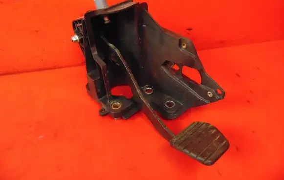 Renault Master III Brake pedal 465104099R