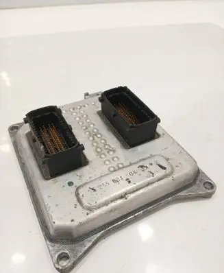 Opel Vectra C Engine control unit/module 55355631
