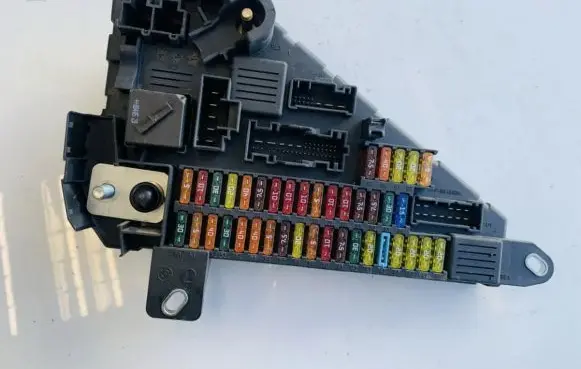 BMW 5 E60 E61 Fuse box set 913883001 9138830-01