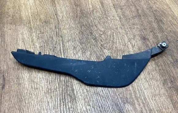 Land Rover Discovery 5 Front bumper lip HY3217F018AA HY3217F018B