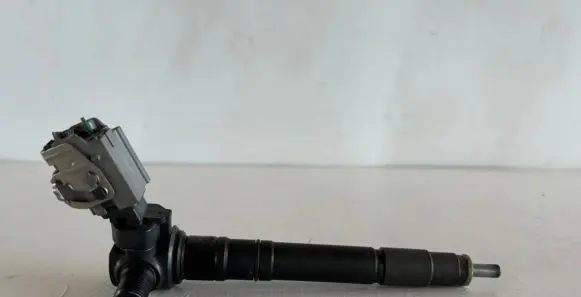Toyota Hilux VIII Fuel injector 236700E070 2367009460