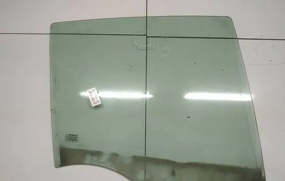 Renault Clio III Rear door window glass as2