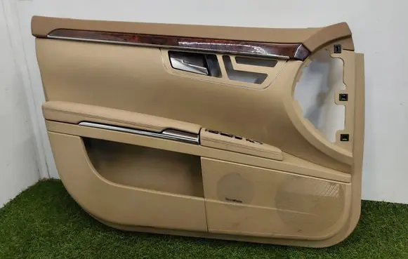 Mercedes-Benz S W221 Front door card panel trim A221720