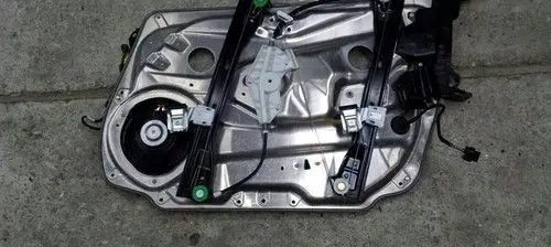Mercedes-Benz C W204 Front door window regulator with motor A2127201579