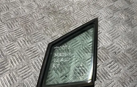 Toyota Corolla Verso E121 Front triangle window/glass 