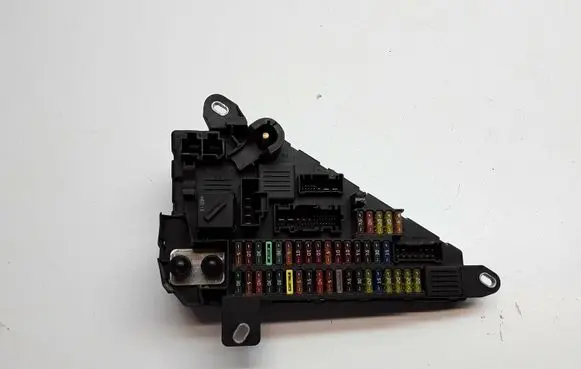 BMW 5 E60 E61 Fuse module 6906618 690661804