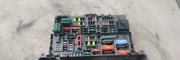 BMW 3 E90 E91 Fuse module 9119446 MS20110630