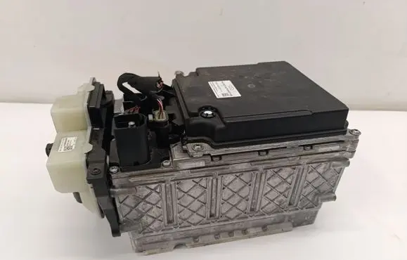 Voltage converter inverter