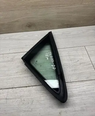 Volkswagen Touran I Front triangle window/glass 1T0845412