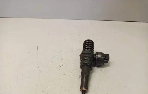Audi A4 S4 B6 8E 8H Fuel injector 038130073AR