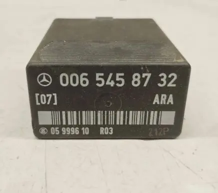 Mercedes-Benz 190 W201 Fuel pump relay 0065458732 A0065458732