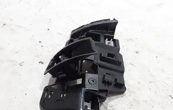 Rear bumper mounting bracket