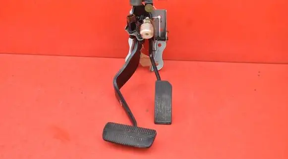 Nissan Maxima Accelerator throttle pedal