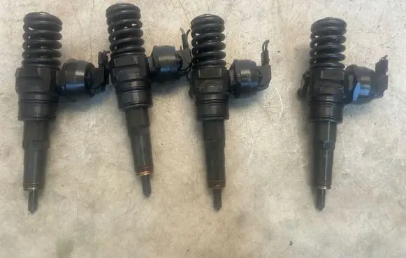 Volkswagen Jetta V Fuel injectors set 0414720215 038130073AG
