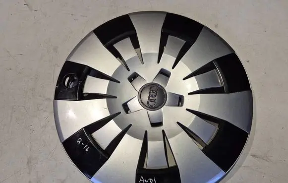 Audi A3 S3 8P R16 wheel hub/cap/trim 8V0601147B