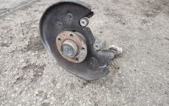 Rear wheel hub