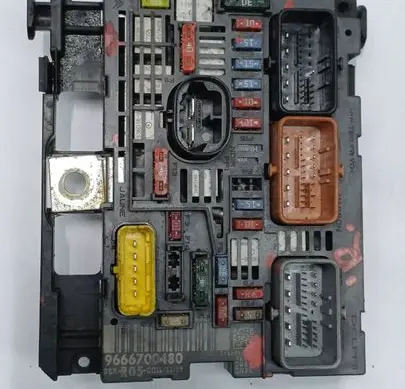 Peugeot Partner Fuse module 9666700480 BSMR0500 R05