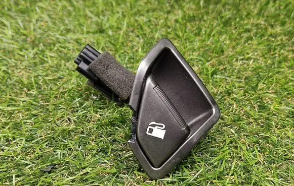 Hyundai Santa Fe Fuel tank opening switch 935552W000