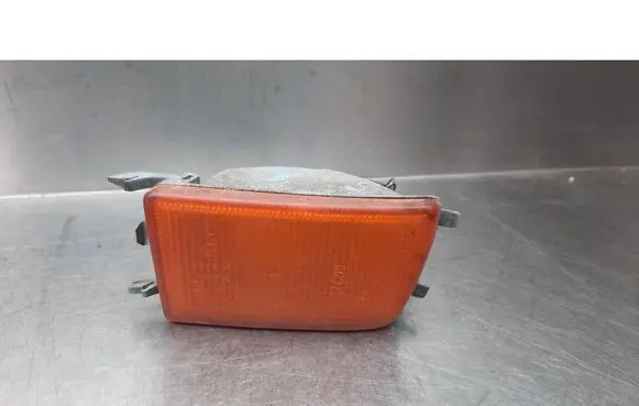 Volkswagen Golf III Front indicator light