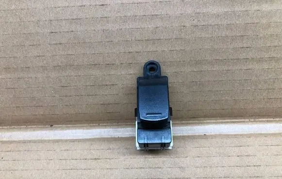 Suzuki Vitara (LY) Windshield washer spray nozzle 