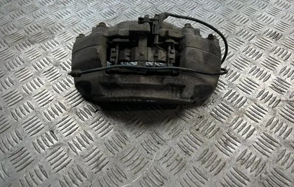 Mercedes-Benz C W205 Front brake caliper
