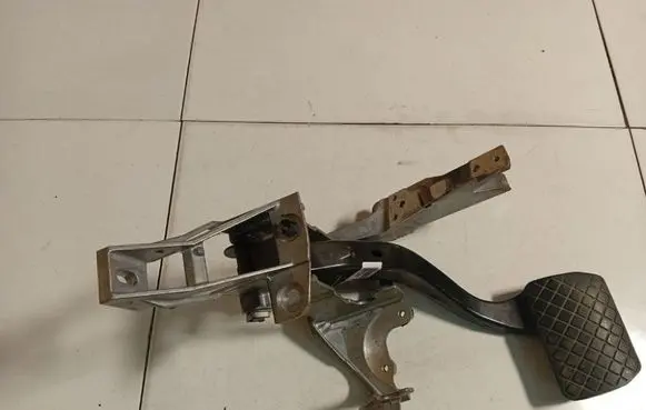 Audi A6 S6 C5 4B Brake pedal 8D1721117L