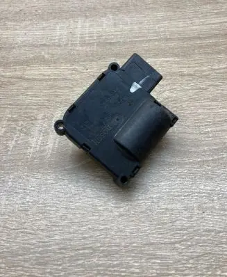 Audi A8 S8 D3 4E Air flap motor/actuator 4E0820511 0132801323