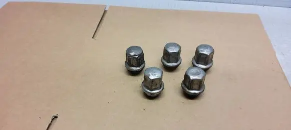 Jeep Grand Cherokee Wheel nut cap/cover 