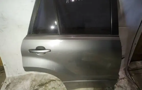 Suzuki Grand Vitara II Rear door pilkos