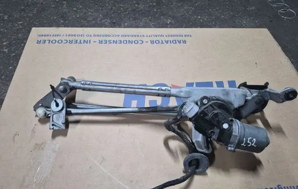 Subaru Forester SJ Front wiper linkage and motor 86511SG010