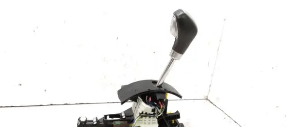 Renault Latitude (L70) Gear shifter/selector 8201054502 221385