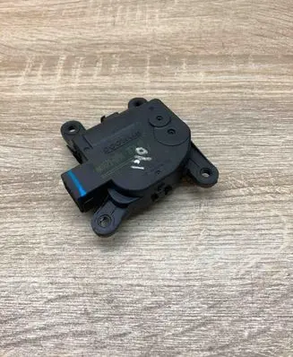 Hyundai i40 Air flap motor/actuator H400730890 2F2801