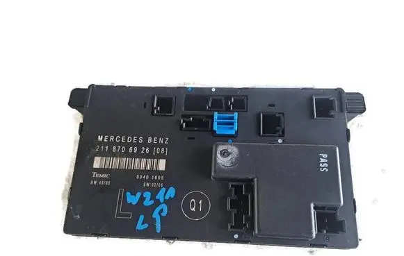 Mercedes-Benz E W211 Door control unit/module 2118706926 00401696