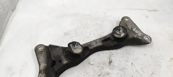 BMW 1 E82 E88 Engine mounting bracket 68572910 22316778033