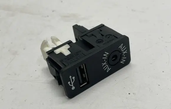 BMW 3 F30 F35 F31 USB socket connector 