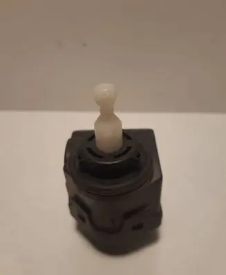 Headlight level adjustment motor