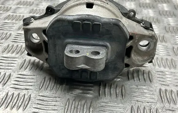 Jeep Grand Cherokee WL Engine mount bracket 68375806AG 021923024 021943024