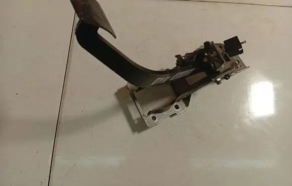 KIA Sportage Brake pedal 328002S000