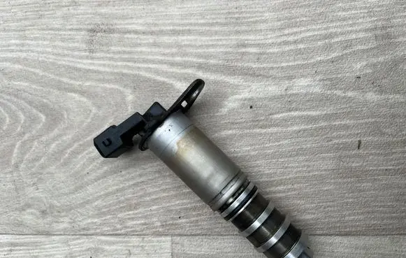 BMW 3 E92 E93 Camshaft vanos timing valve 7585776 11367585776