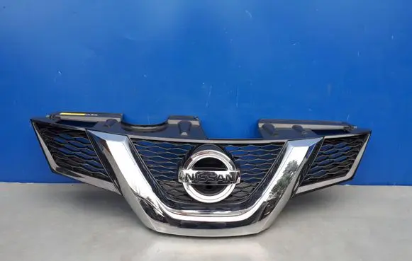 Nissan X-Trail T32 Front bumper upper radiator grill 623104CE0A