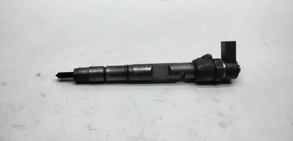 Audi A8 S8 D3 4E Fuel injector 0445110158 057130277M