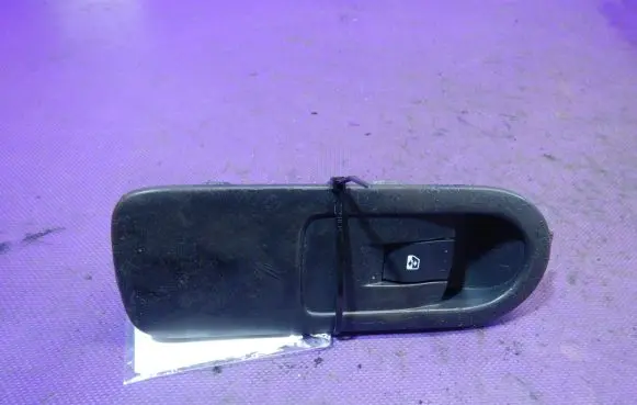 Renault Scenic II - Grand scenic II Quarter vent window switch 