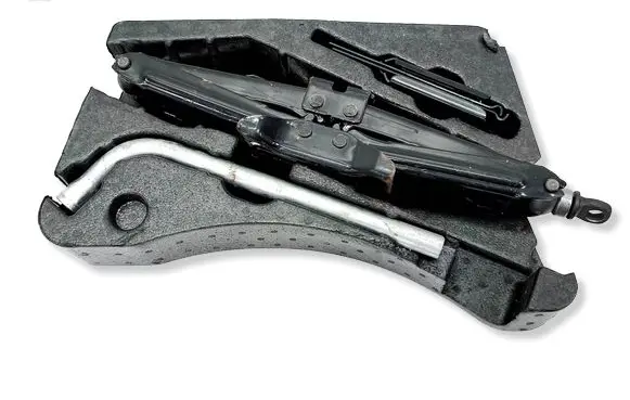 Volkswagen Touareg II Tool set 7P0012112C