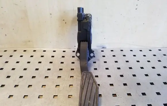 Suzuki Grand Vitara II Accelerator throttle pedal I590065J02