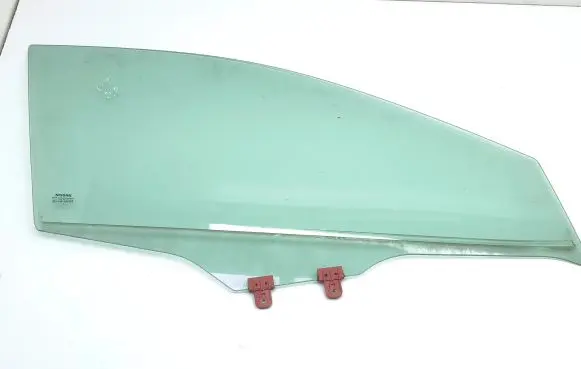 Nissan Qashqai J12 Front door window glass four-door