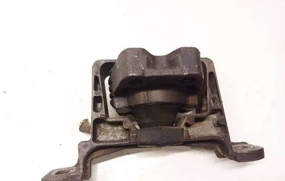 Ford Focus Engine mount bracket 