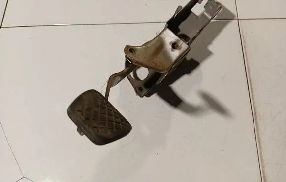 Honda FR-V Clutch pedal 