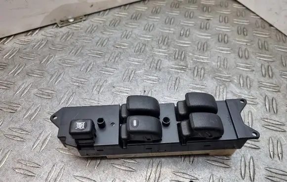 Mitsubishi Pajero Electric window control switch MR587931