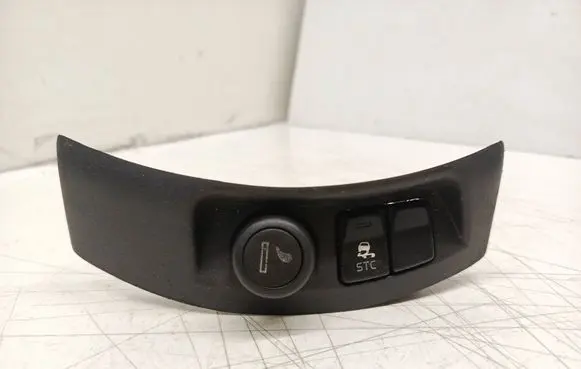 Volvo V50 ESP (stability program) switch 8685380 19206