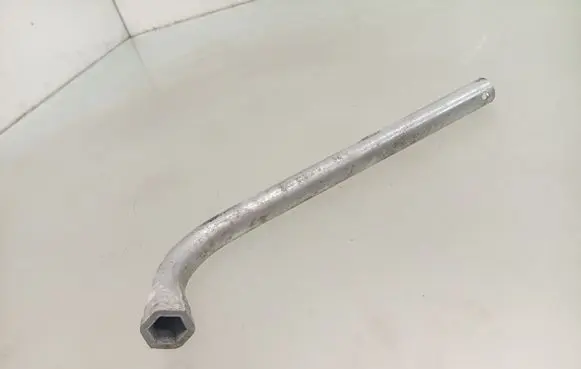 Volkswagen Caddy Wheel nut wrench 2K0012219